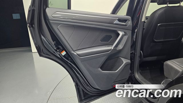 Volkswagen Tiguan 2018 — photo 15