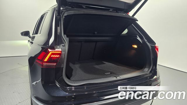 Volkswagen Tiguan 2018 — photo 27