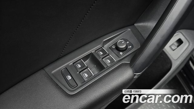 Volkswagen Tiguan 2018 — photo 28