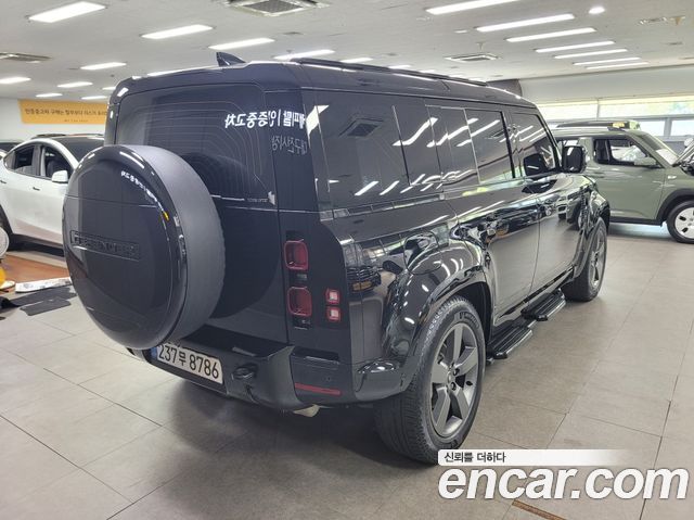 Land Rover Defender 2025 — photo 2