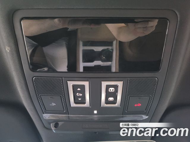 Land Rover Defender 2025 — photo 9