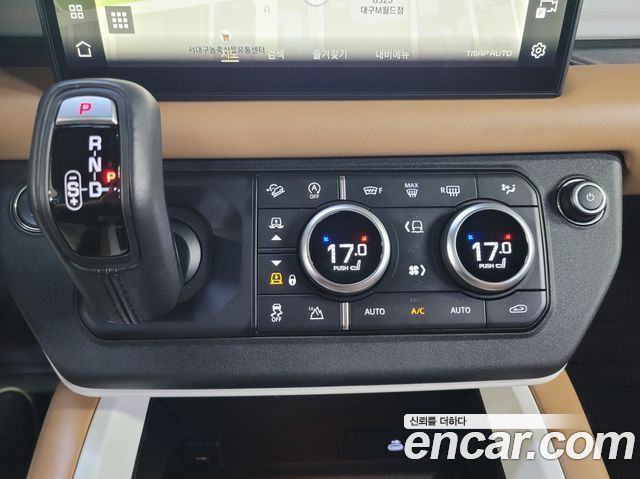 Land Rover Defender 2025 — photo 13