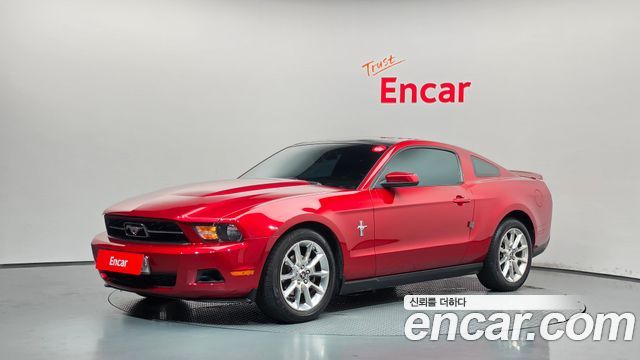 Ford Mustang 2010 — photo 1