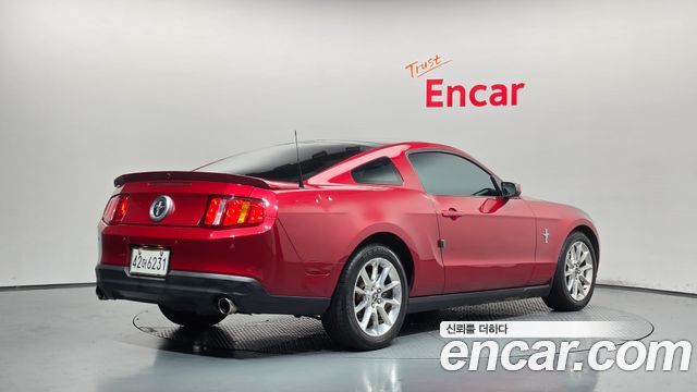 Ford Mustang 2010 — photo 2