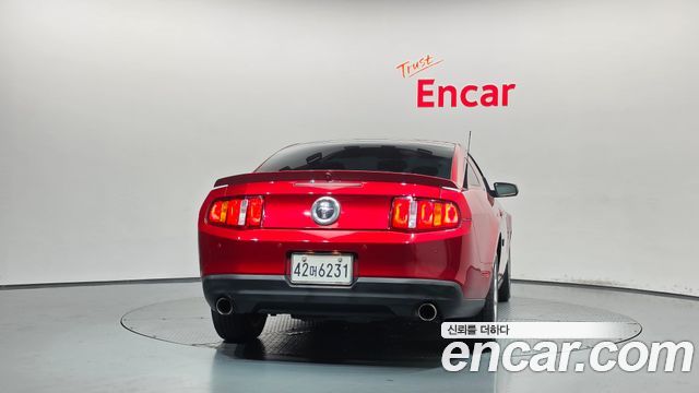 Ford Mustang 2010 — photo 4