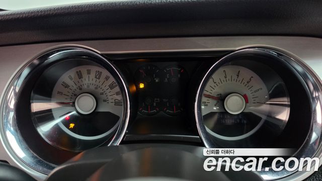 Ford Mustang 2010 — photo 8