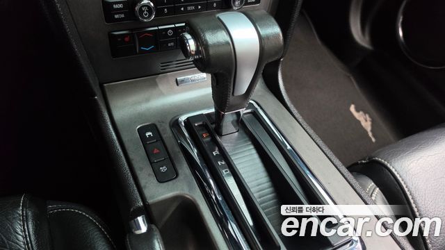 Ford Mustang 2010 — photo 9