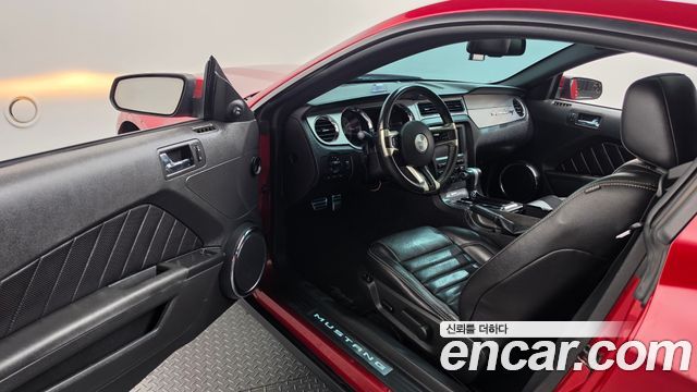 Ford Mustang 2010 — photo 10