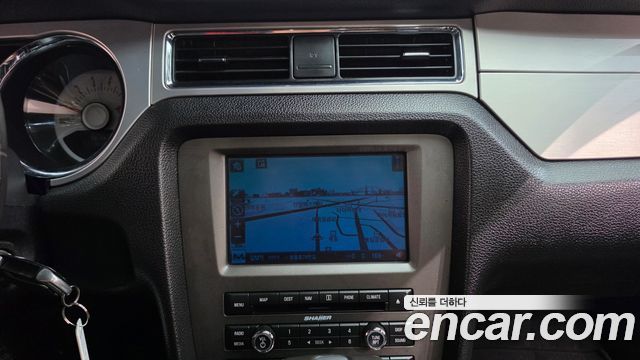 Ford Mustang 2010 — photo 12