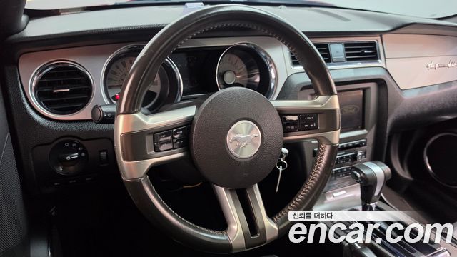 Ford Mustang 2010 — photo 13