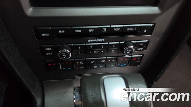 Ford Mustang 2010 — photo 17
