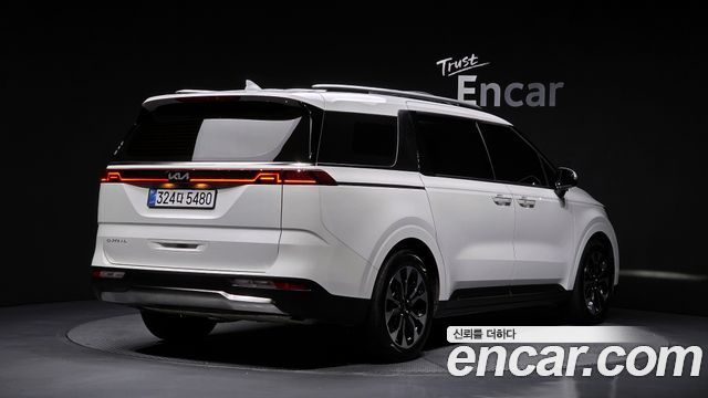 Kia Canival 2023 — photo 2
