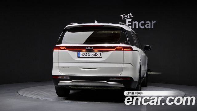 Kia Canival 2023 — photo 4