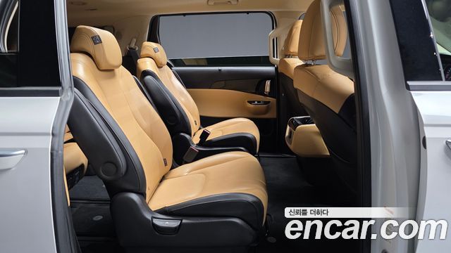 Kia Canival 2023 — photo 17