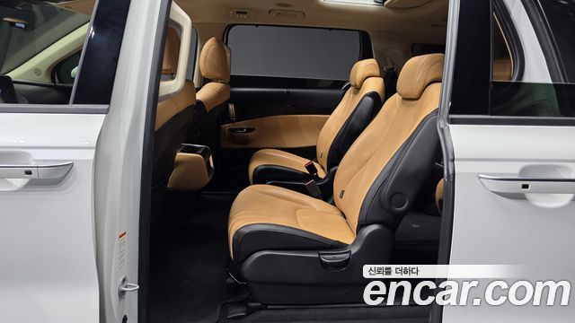 Kia Canival 2023 — photo 18