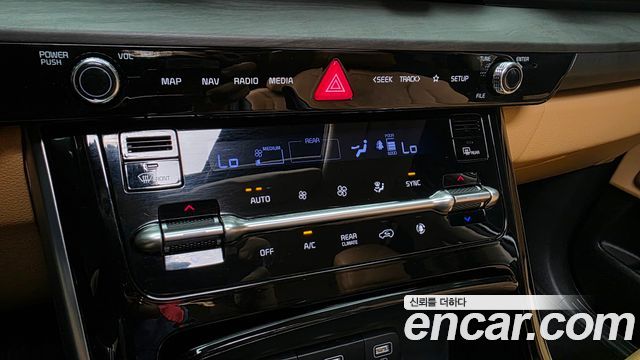 Kia Canival 2023 — photo 25