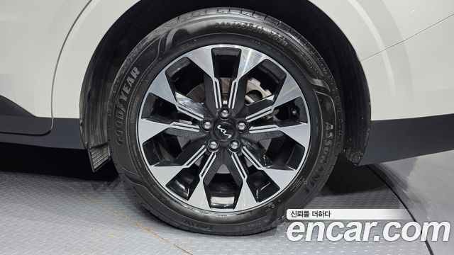 Kia Canival 2023 — photo 7