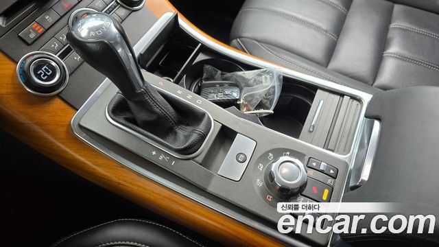 Land Rover Range Rover Sport 2011 — photo 12