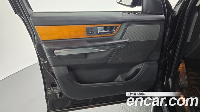 Land Rover Range Rover Sport 2011 — photo 14
