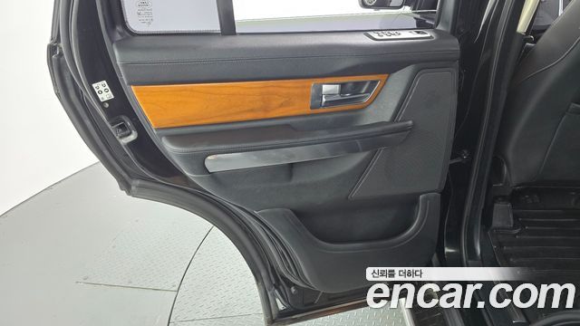 Land Rover Range Rover Sport 2011 — photo 15
