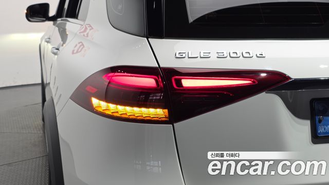 Mercedes-Benz GLE-Class 2024 — photo 9