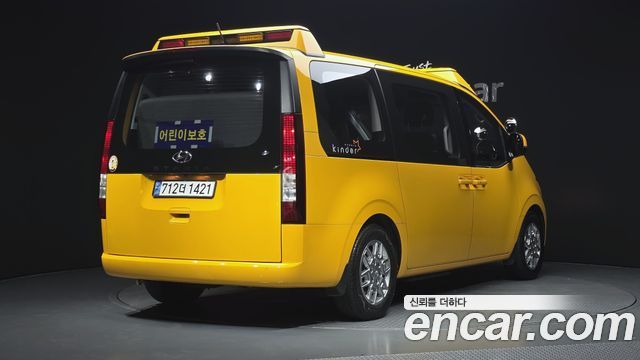 Hyundai Staria 2023 — photo 2