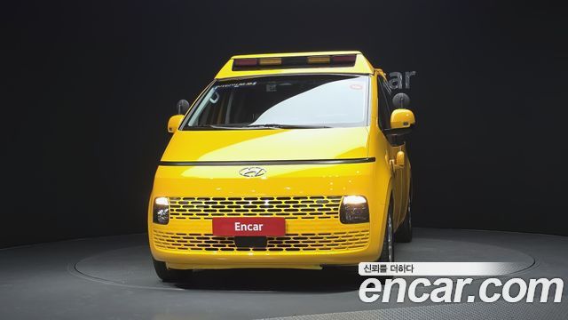 Hyundai Staria 2023 — photo 3
