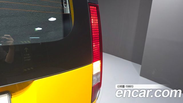 Hyundai Staria 2023 — photo 9