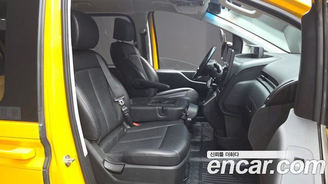 Hyundai Staria 2023 — photo 16