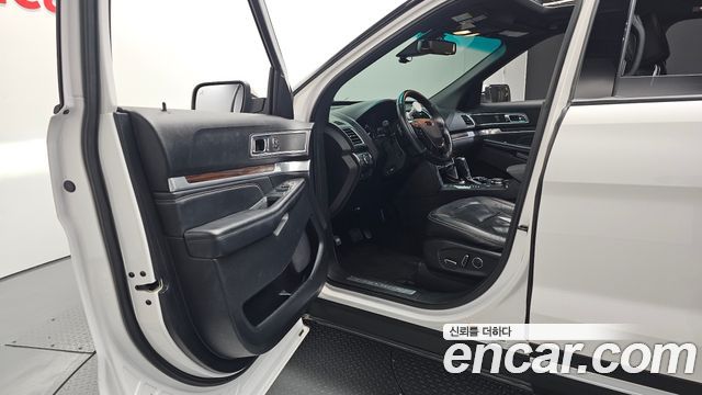 Ford Explorer 2017 — photo 10