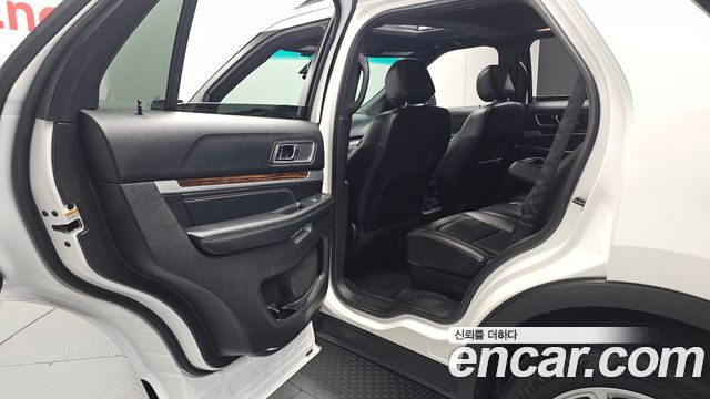 Ford Explorer 2017 — photo 12