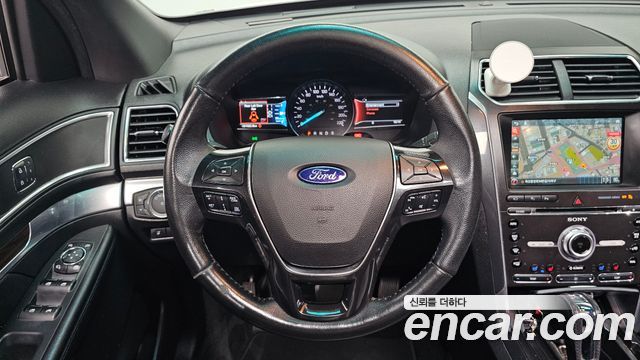 Ford Explorer 2017 — photo 14