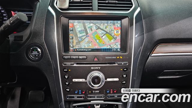 Ford Explorer 2017 — photo 15