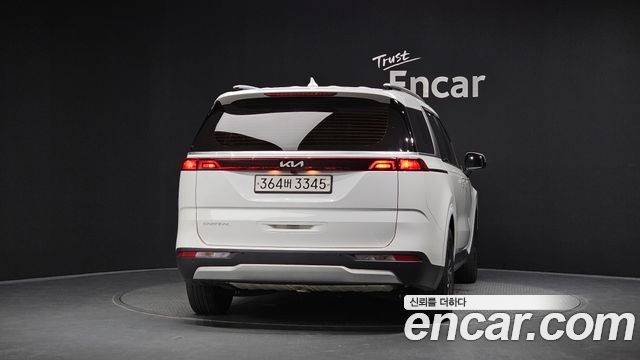 Kia Canival 2023 — photo 4