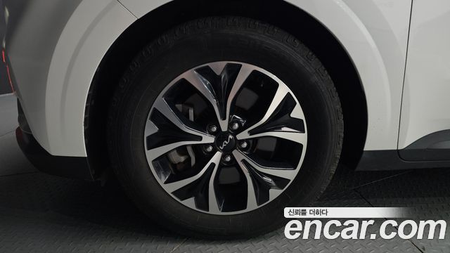 Kia Canival 2023 — photo 5