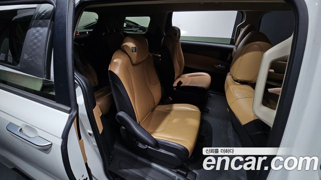 Kia Canival 2023 — photo 11