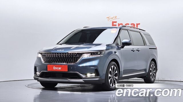 Kia Canival 2023 — photo 1