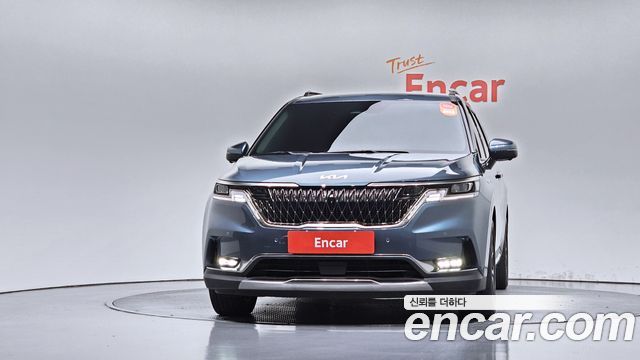 Kia Canival 2023 — photo 3