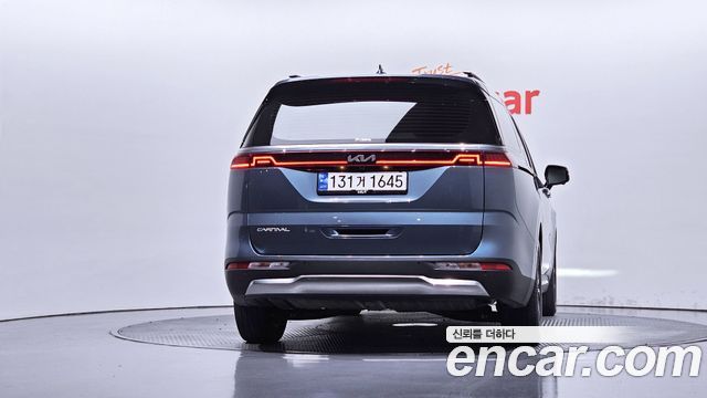 Kia Canival 2023 — photo 4