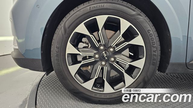 Kia Canival 2023 — photo 5