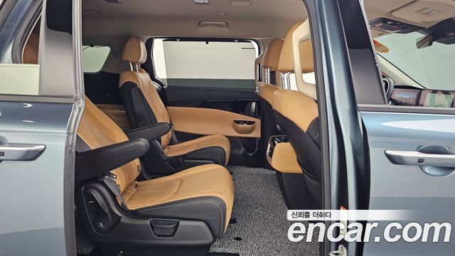 Kia Canival 2023 — photo 18