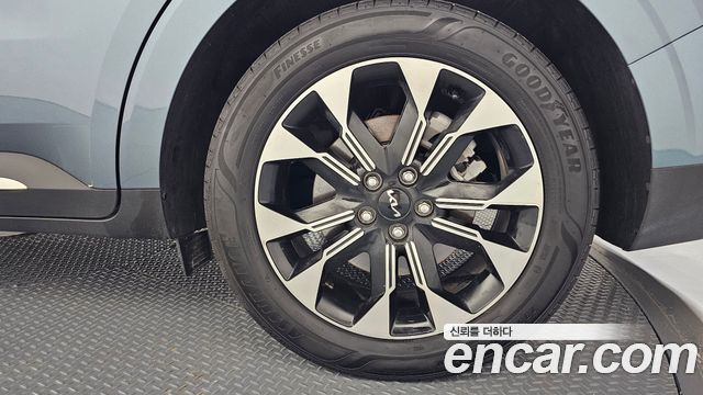 Kia Canival 2023 — photo 7