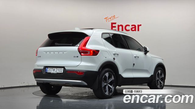Volvo XC40 2023 — photo 2