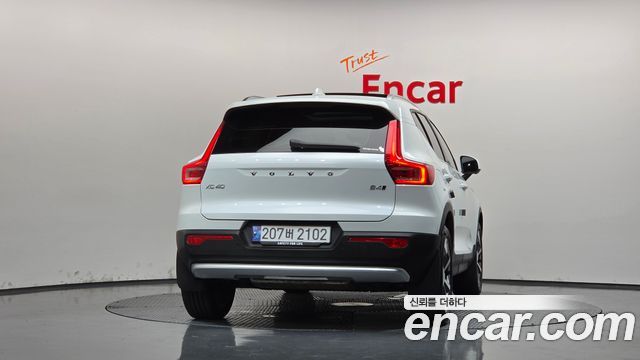 Volvo XC40 2023 — photo 4