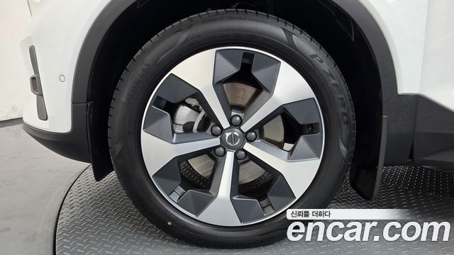 Volvo XC40 2023 — photo 5
