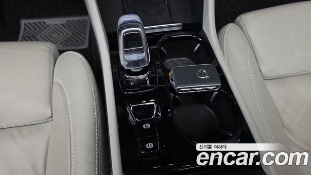 Volvo XC40 2023 — photo 12