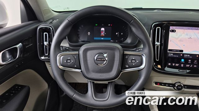 Volvo XC40 2023 — photo 18