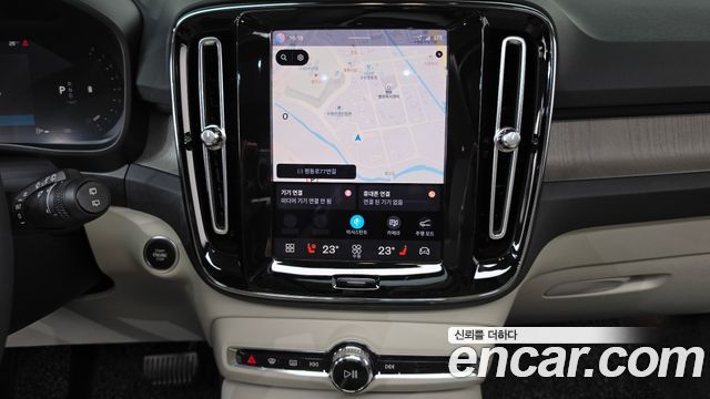 Volvo XC40 2023 — photo 20
