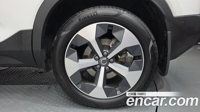 Volvo XC40 2023 — photo 7