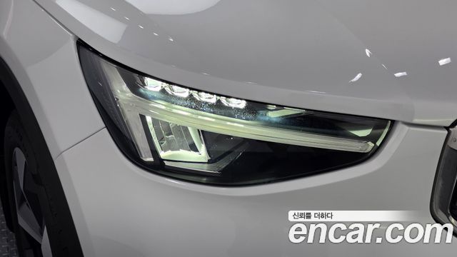 Volvo XC40 2023 — photo 8